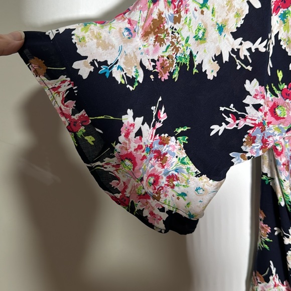 KORI America Navy Floral Bell Sleeve Top Sz XL - Picture 5 of 6